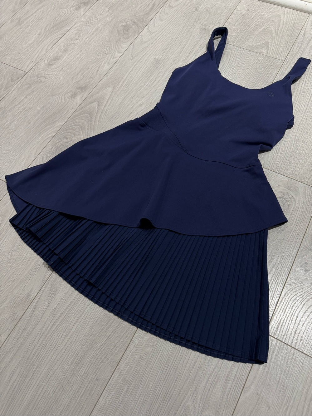 Lululemon scoop-neck pleated tennis dress - Picture 2 of 10